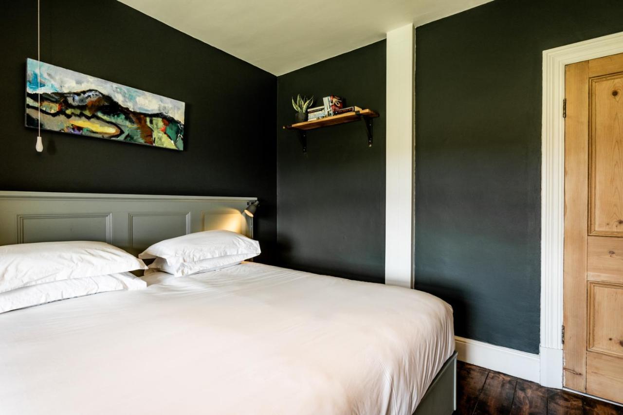 The Old Vicarage Bed & Breakfast Moylgrove Bagian luar foto