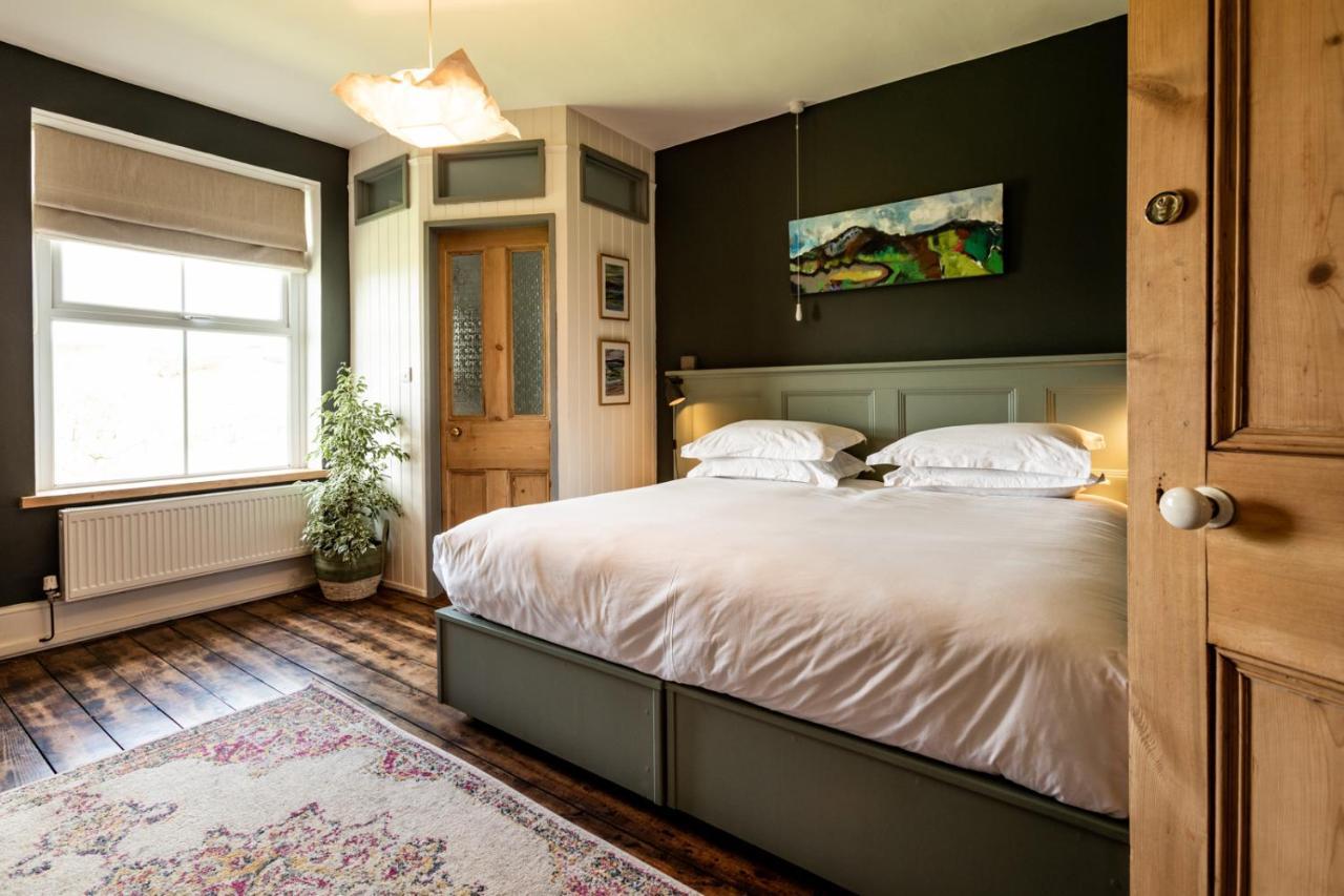 The Old Vicarage Bed & Breakfast Moylgrove Bagian luar foto