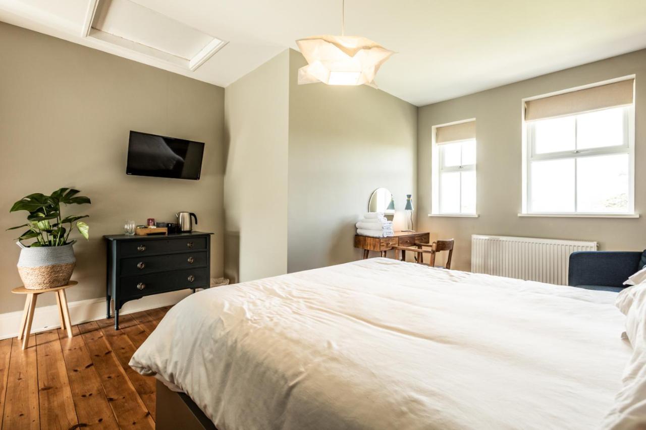 The Old Vicarage Bed & Breakfast Moylgrove Bagian luar foto