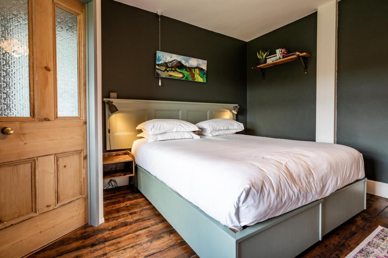The Old Vicarage Bed & Breakfast Moylgrove Bagian luar foto