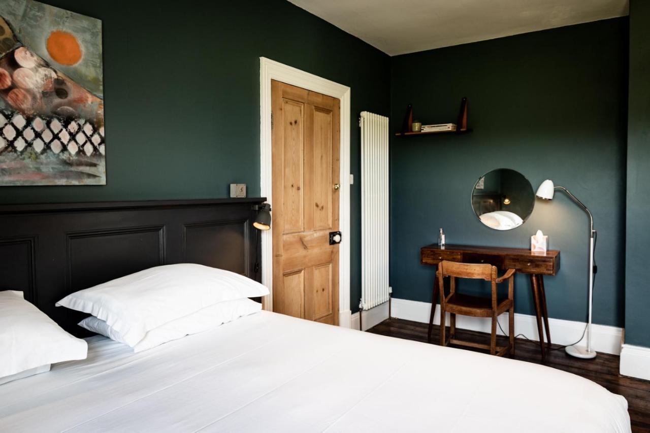 The Old Vicarage Bed & Breakfast Moylgrove Bagian luar foto